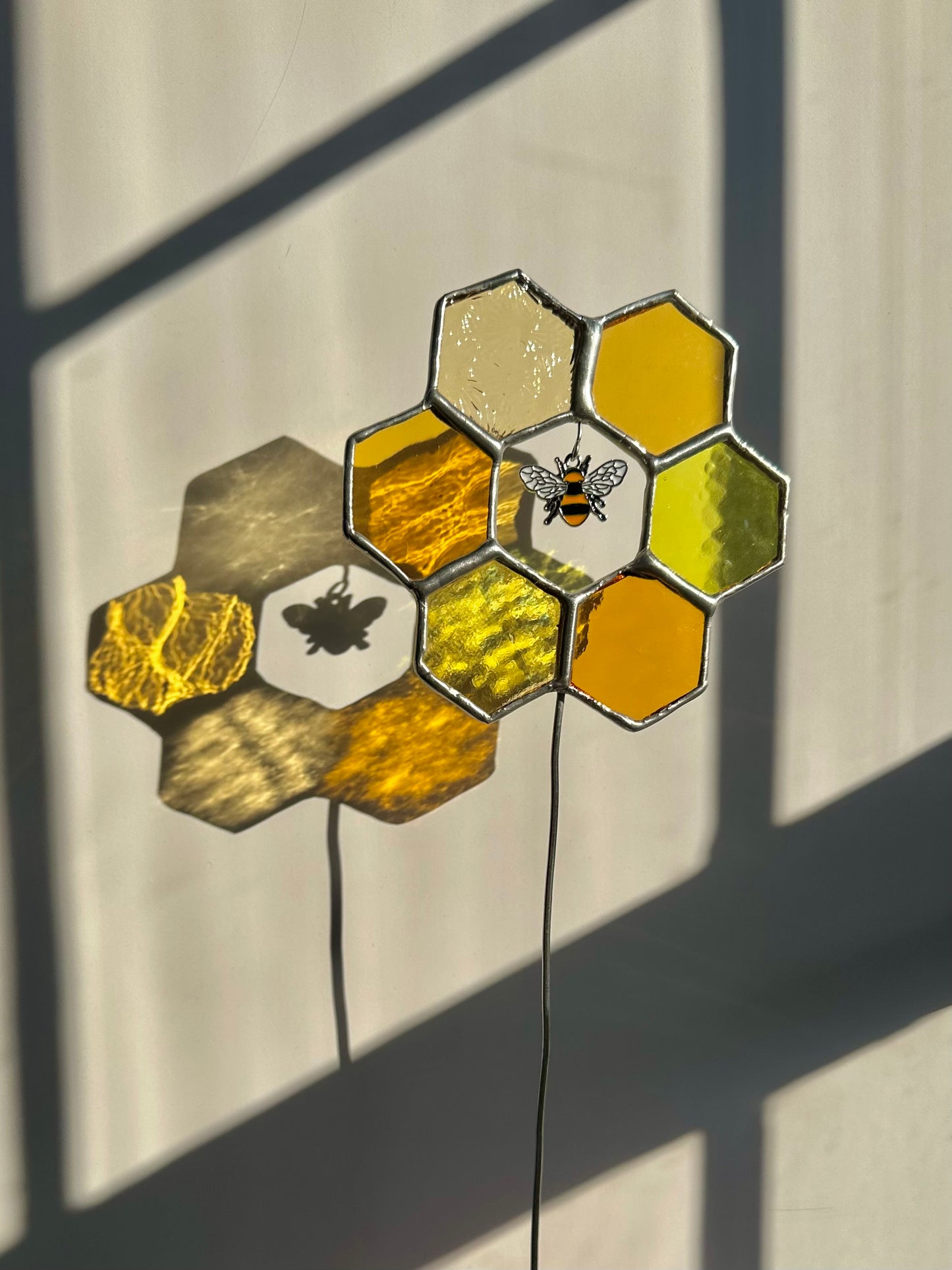 Hexagon Flower With Bee Plant Stake