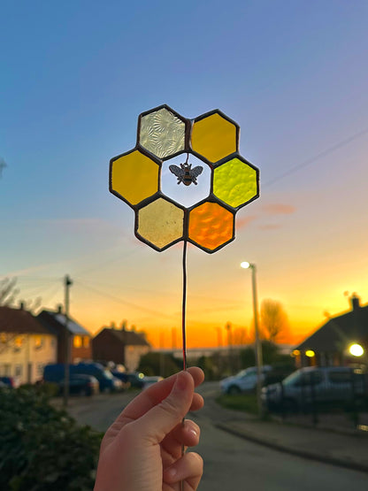 Hexagon Flower With Bee Plant Stake